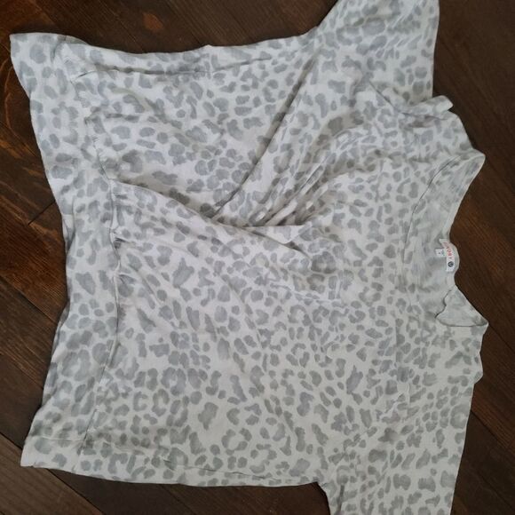 Sundry Grey Leopard Cozy Long Sleeve Top - Picture 15 of 15